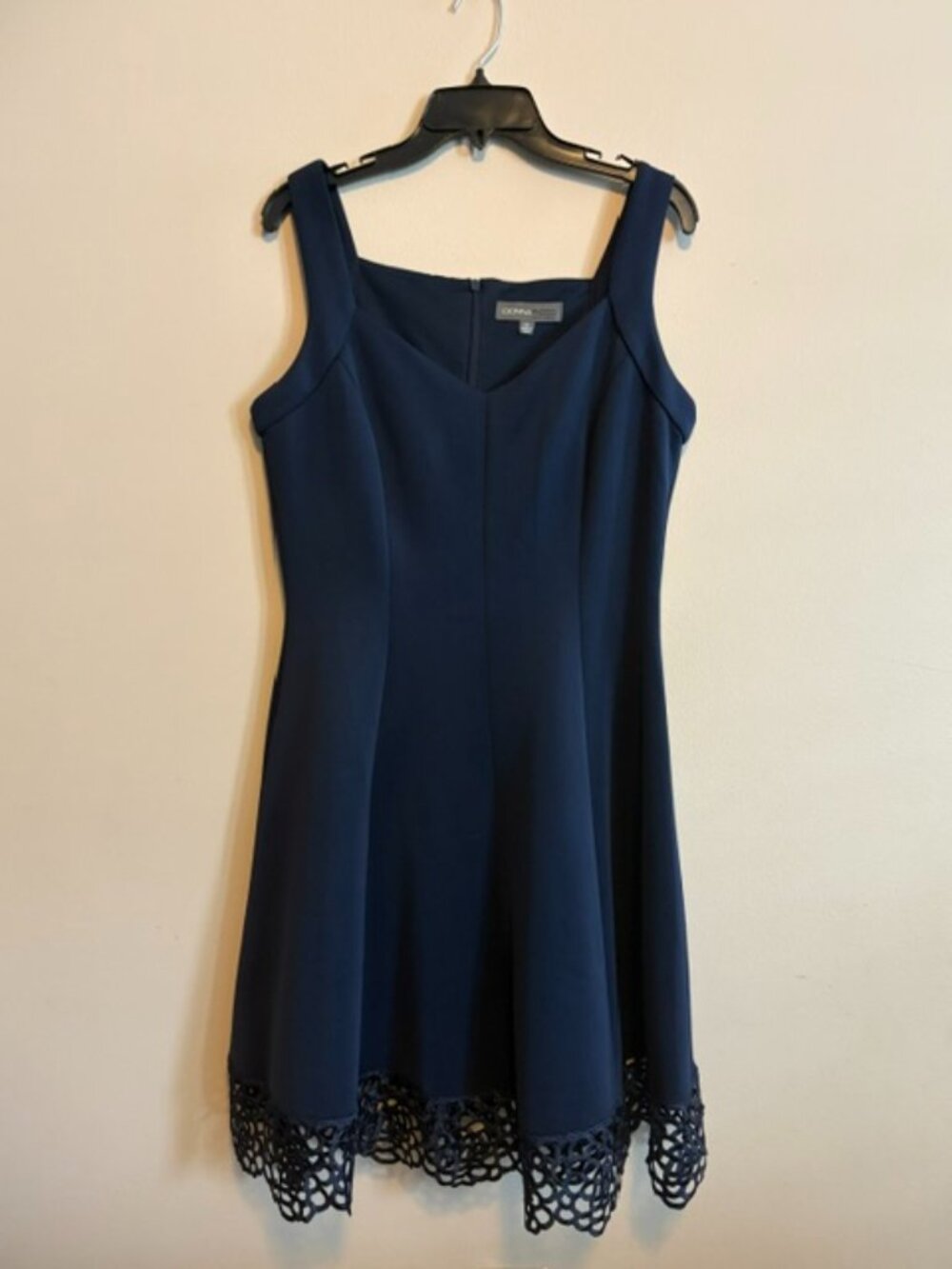 Donna Ricco New York – Navy Sleeveless Party Dress with Lace Stencil Trim